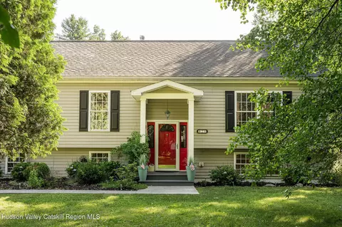 26 Thornwood Ln, Accord, NY 12404