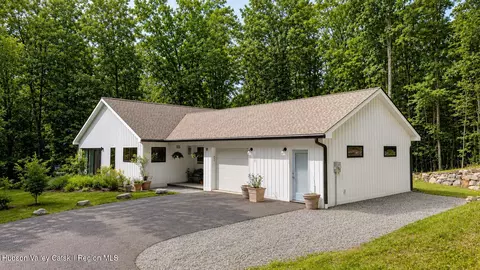 31 Millbrook Rd, New Paltz, NY 12561