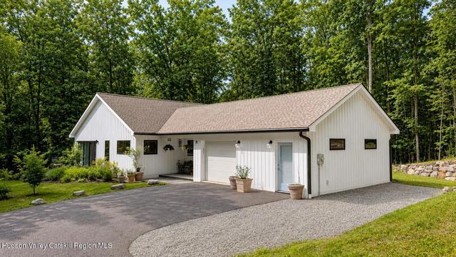 31 Millbrook Rd, New Paltz, NY 12561