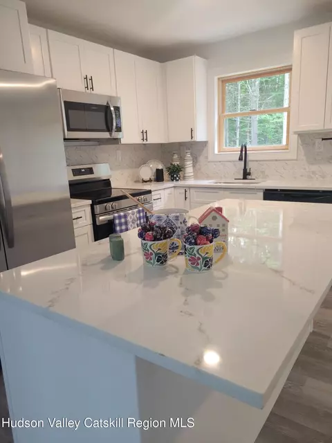 Kitchen - 112 Klingermann Dr, Cairo, NY 12413 photo 2 of 2