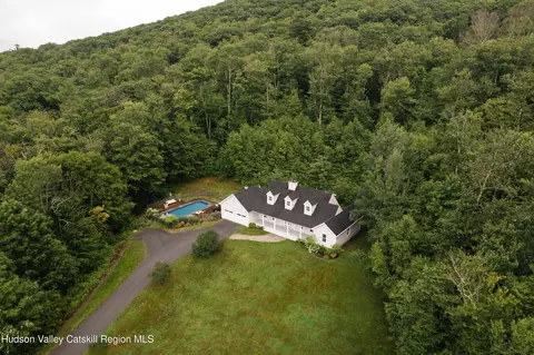 42 Shepherd Hill Cir, Hillsdale, NY 12529