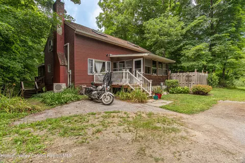 179 Hibernia Rd, Salt Point, NY 12578