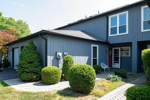32 North Loop, Rhinebeck, NY 12572