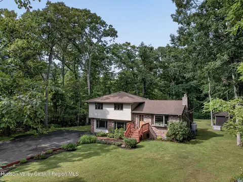 11 Mary Lou Ln, Shokan, NY 12481