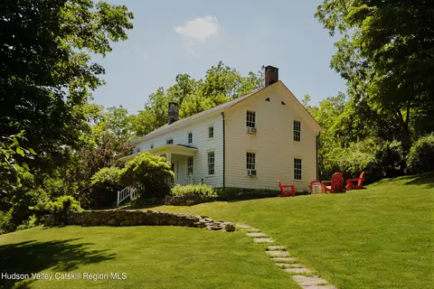 718 Mountain Rd, Middletown, NY 10940