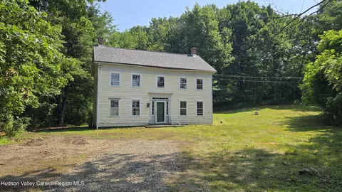 184 White Mills Rd, Chatham, NY 12037