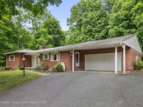 146 Flower Hl, Kingston, NY 12401