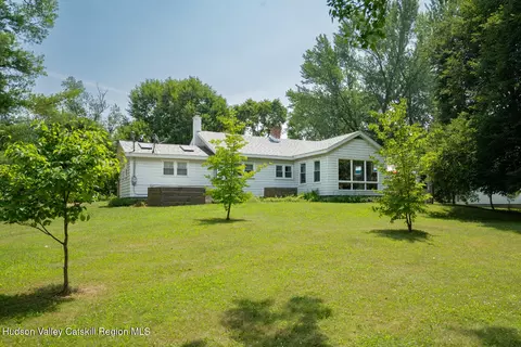 122 Tipple Rd, Ghent, NY 12075