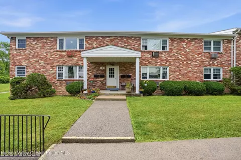 136 N Chestnut St #B, New Paltz, NY 12561
