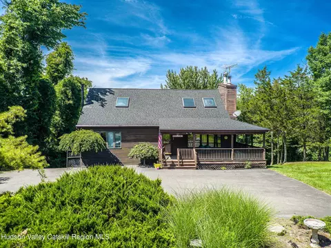 12 Dutchman Dr, Athens, NY 12015