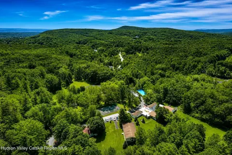9 Solway Rd, Saugerties, NY 12477