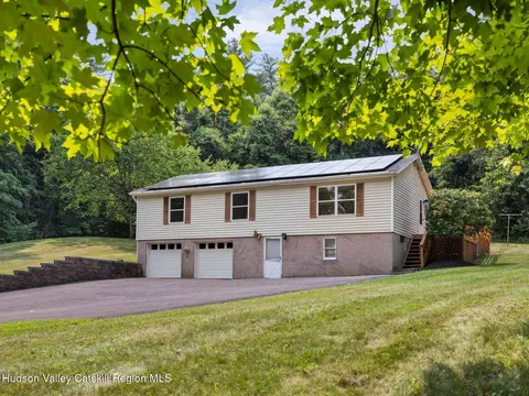 974 Old Post Rd, New Paltz, NY 12561