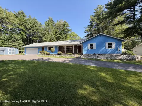 22 Elm Lane Ln, Greenville, NY 12083