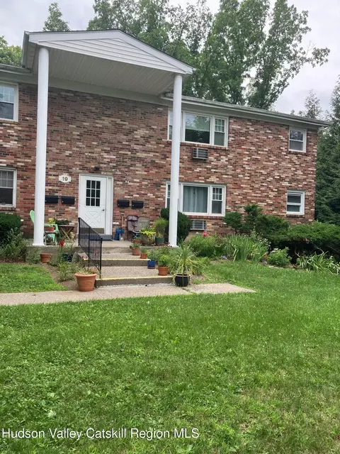 136 N Chestnut St #19A, New Paltz, NY 12561