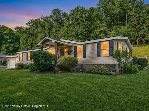 618 Old Stage Rd, Saugerties, NY 12477