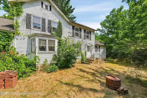 148 Quannacut Rd, Pine Bush, NY 12566