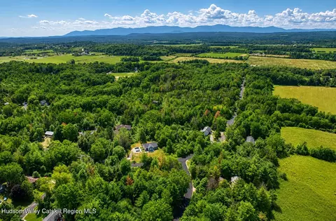 20 Tree Toad Ct, Athens, NY 12015