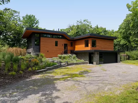150 Round Top Rd, Germantown, NY 12526