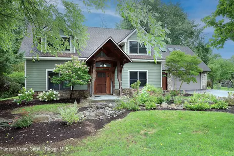 5 Prospect St, Rhinebeck, NY 12572