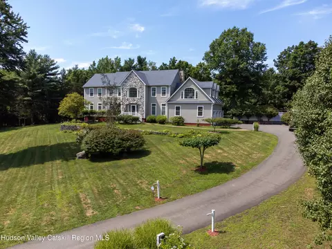 21 Easy St, Hurley, NY 12443