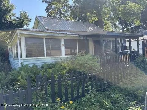 Exterior - 6 Rose St, Niverville, NY 12130 photo 1 of 3