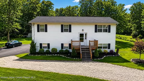 89 Quannacut Rd, Pine Bush, NY 12566