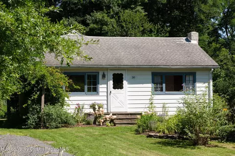 30 Locust Grove Rd, Rhinebeck, NY 12572