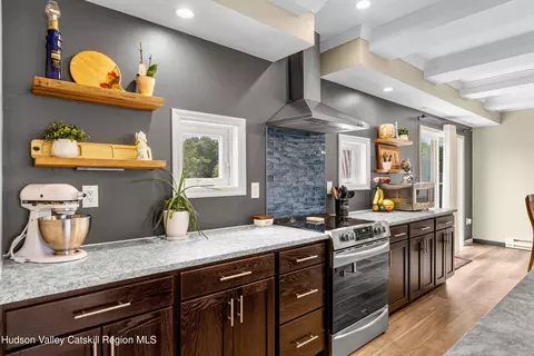 Kitchen - 95 Roeliff Mdws, Copake, NY 12516 photo 2 of 3
