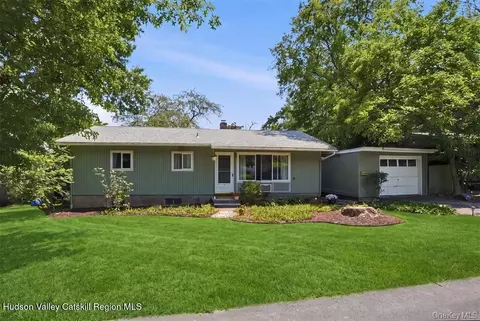 18 Harrington St, New Paltz, NY 12561