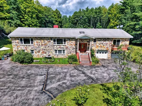 708 Mountain Ave, Purling, NY 12470