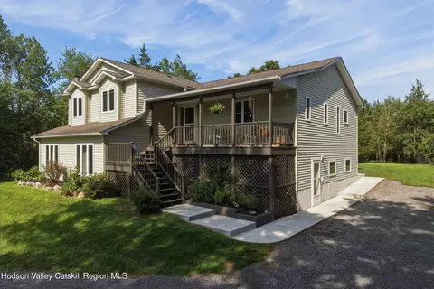404 Church Ave, Germantown, NY 12526