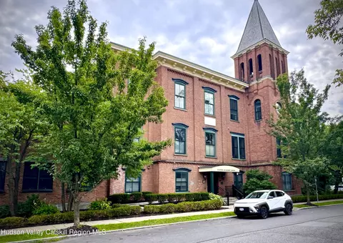 214 W Chestnut St #202, Kingston, NY 12401