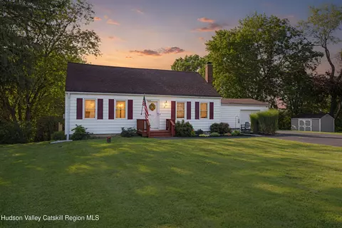 67 Gleason Blvd, Pleasant Valley, NY 12569