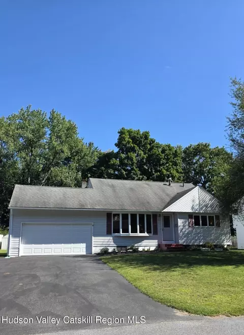 62 Appletree Dr, Saugerties, NY 12477