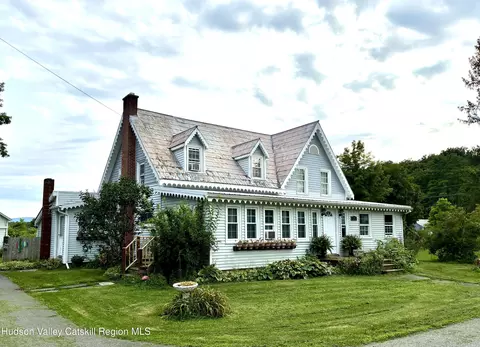 79 Hill St, Greenville, NY 12083