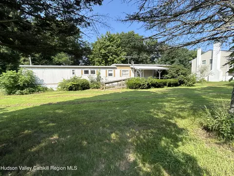 7 Woodside St, Pine Plains, NY 12567