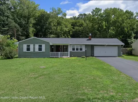 61 Payn Ave, Chatham, NY 12037