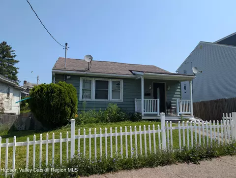 452 Columbia St, Hudson, NY 12534