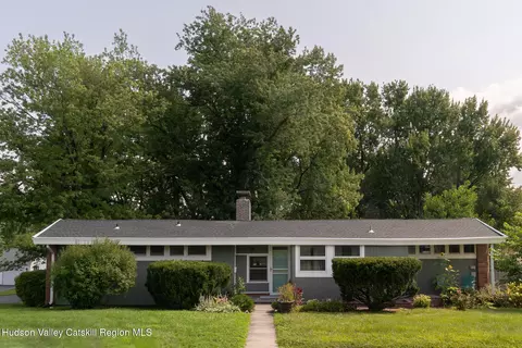 29 Becraft Ave, Hudson, NY 12534