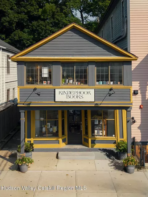10 Broad St, Kinderhook, NY 12106