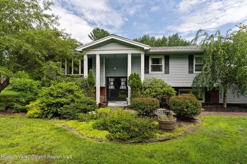 212 New York 9h, Hudson, NY 12534