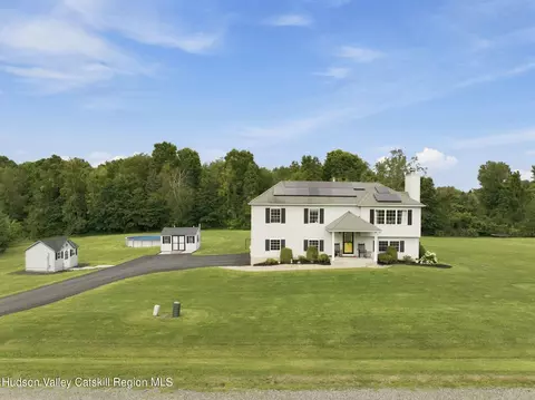 16 Rosio Ln, Modena, NY 12548