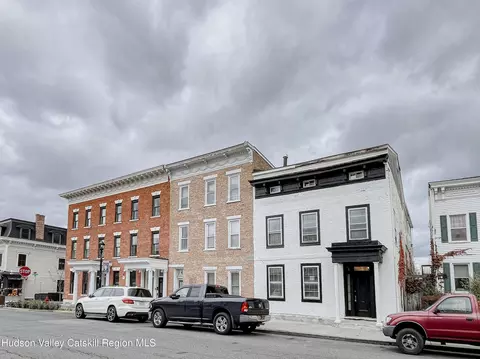 208 Warren St, Hudson, NY 12534