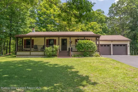 3 Casey Dr, Catskill, NY 12414