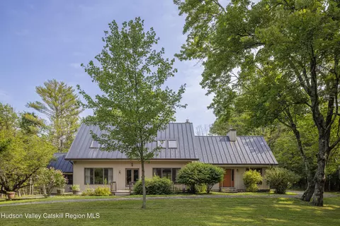 115 Bellwood Ln, Saugerties, NY 12477