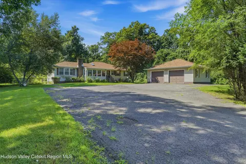 59 Carle Ter, Lake Katrine, NY 12449