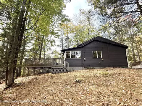47 Baker Rd, Bearsville, NY 12409