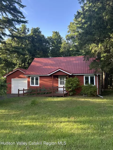 52 Sunset Rd, Greenville, NY 12083