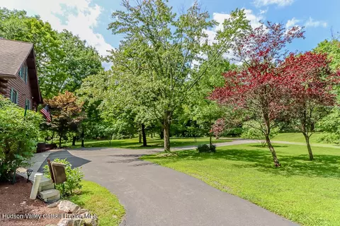 20 Elm St, Chatham, NY 12037