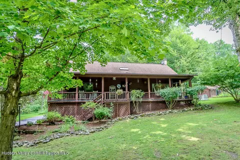 20 Elm St, Chatham, NY 12037